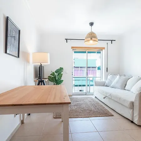 1br With Balcony Apartamento *